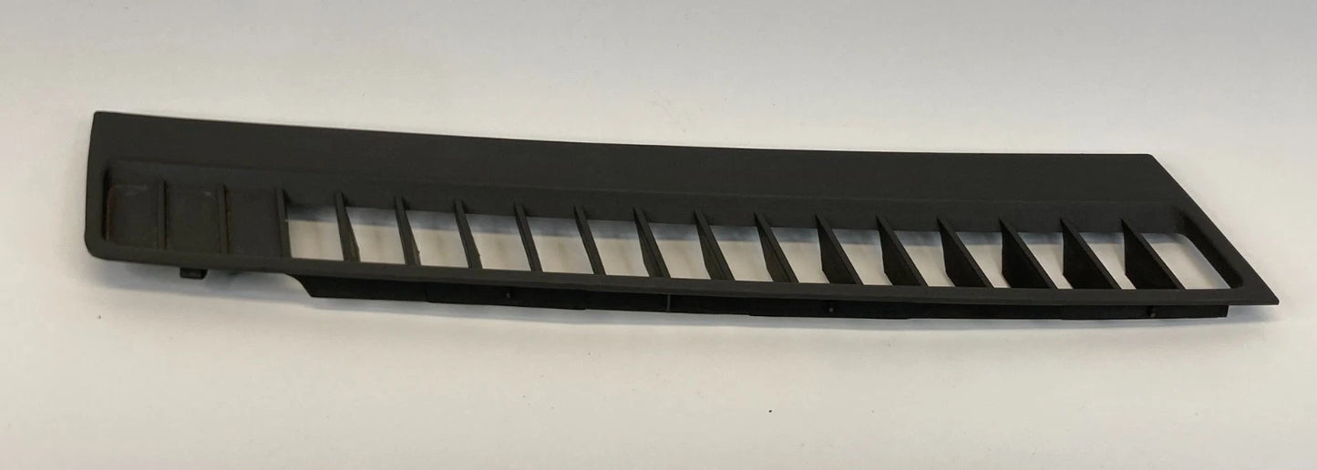 2005 2006 JEEP GRAND CHEROKEE UPPER RIGHT DASH DEFROST VENT GRILLE COVER