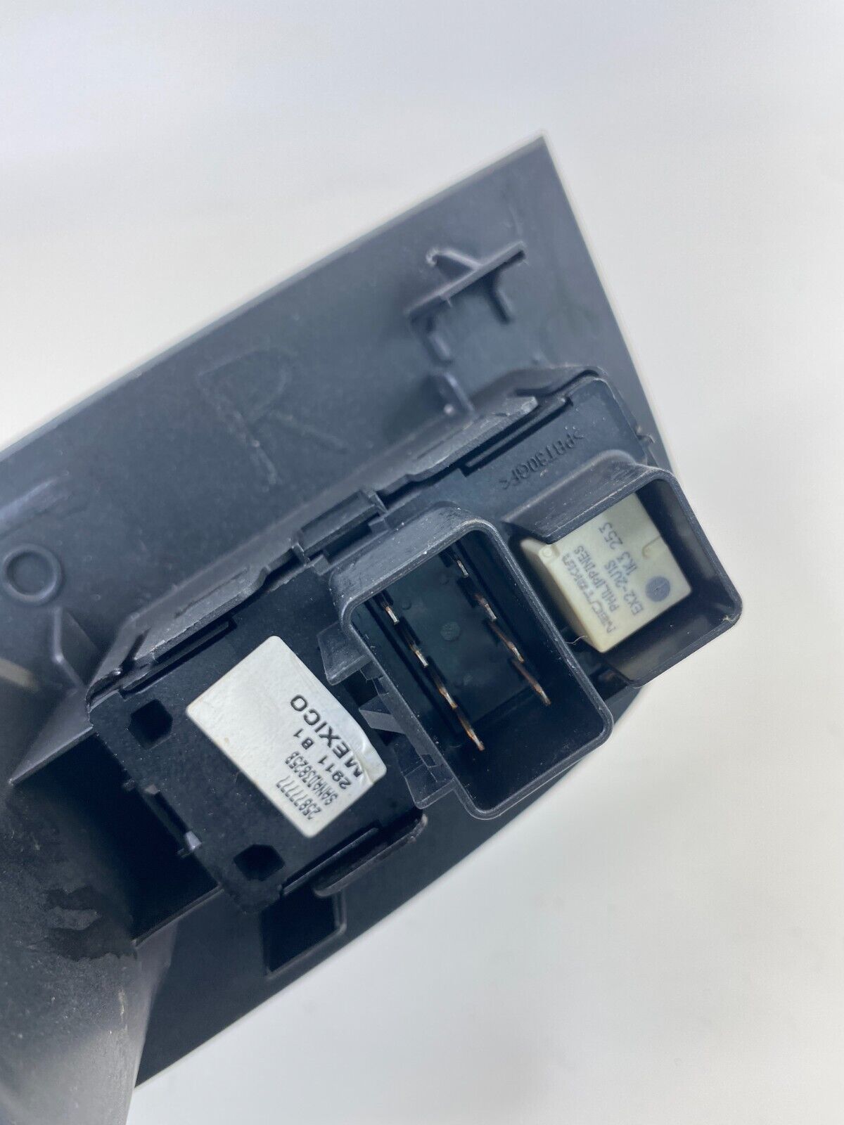 2009-2012 Chevy Traverse Rear Right Side Door Power Window Switch w /Bezel Trim