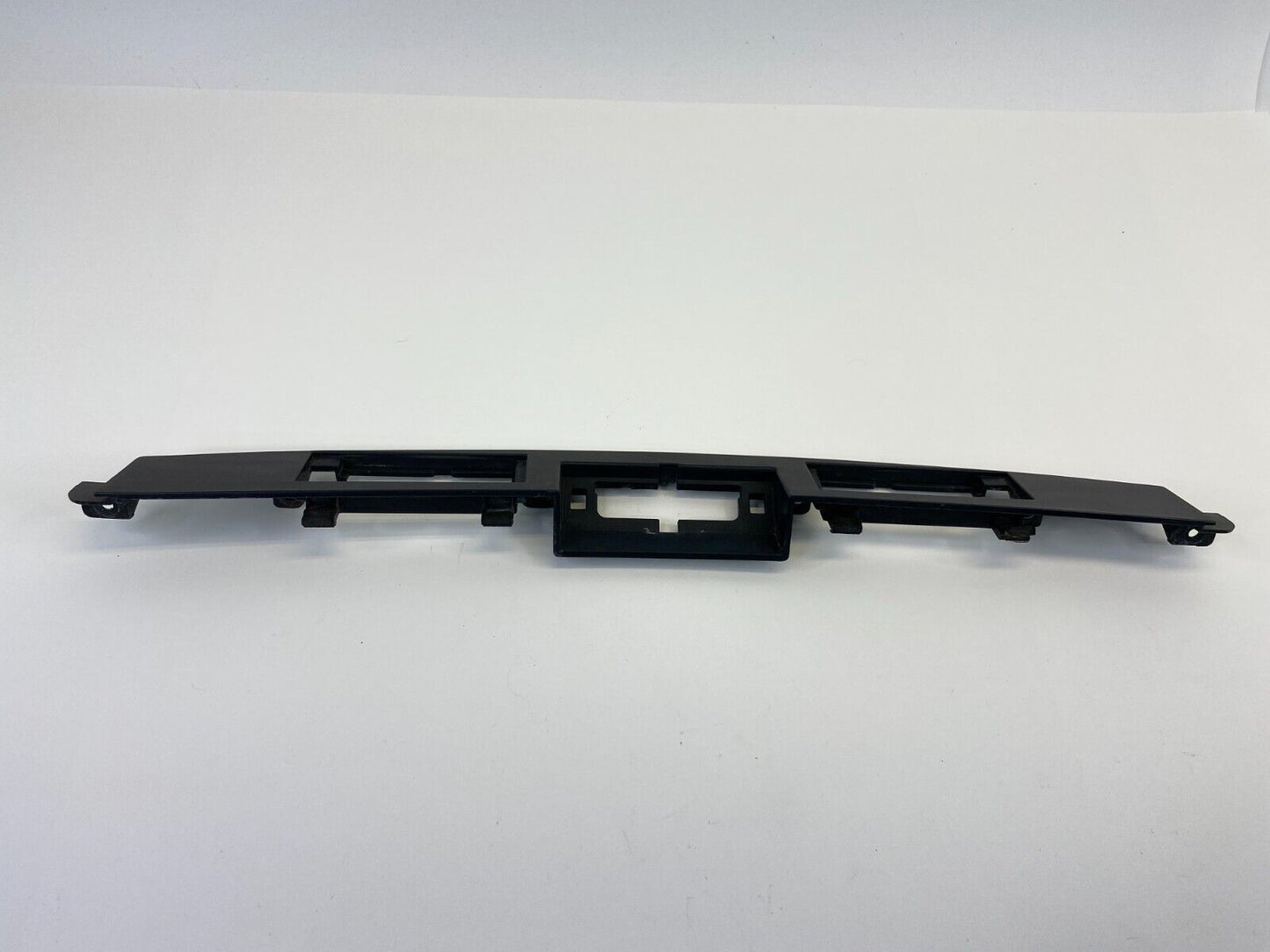 2010-2013 Hyundai Tucson Trunk Light Tailgate Garnish Lower Bezel 87372-2S000