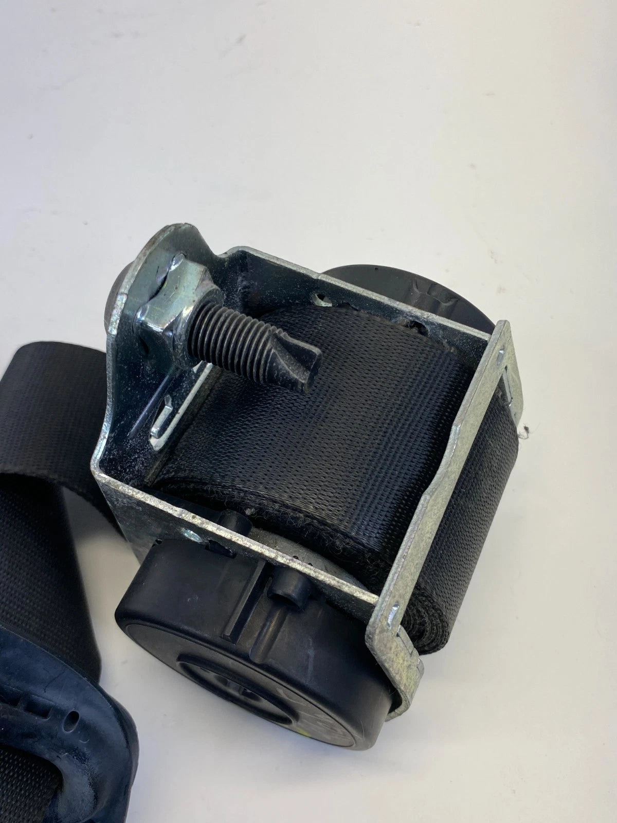 2006 MINI COOPER FRONT RIGHT PASSENGER SEAT BELT RETRACTOR 601856300D OEM