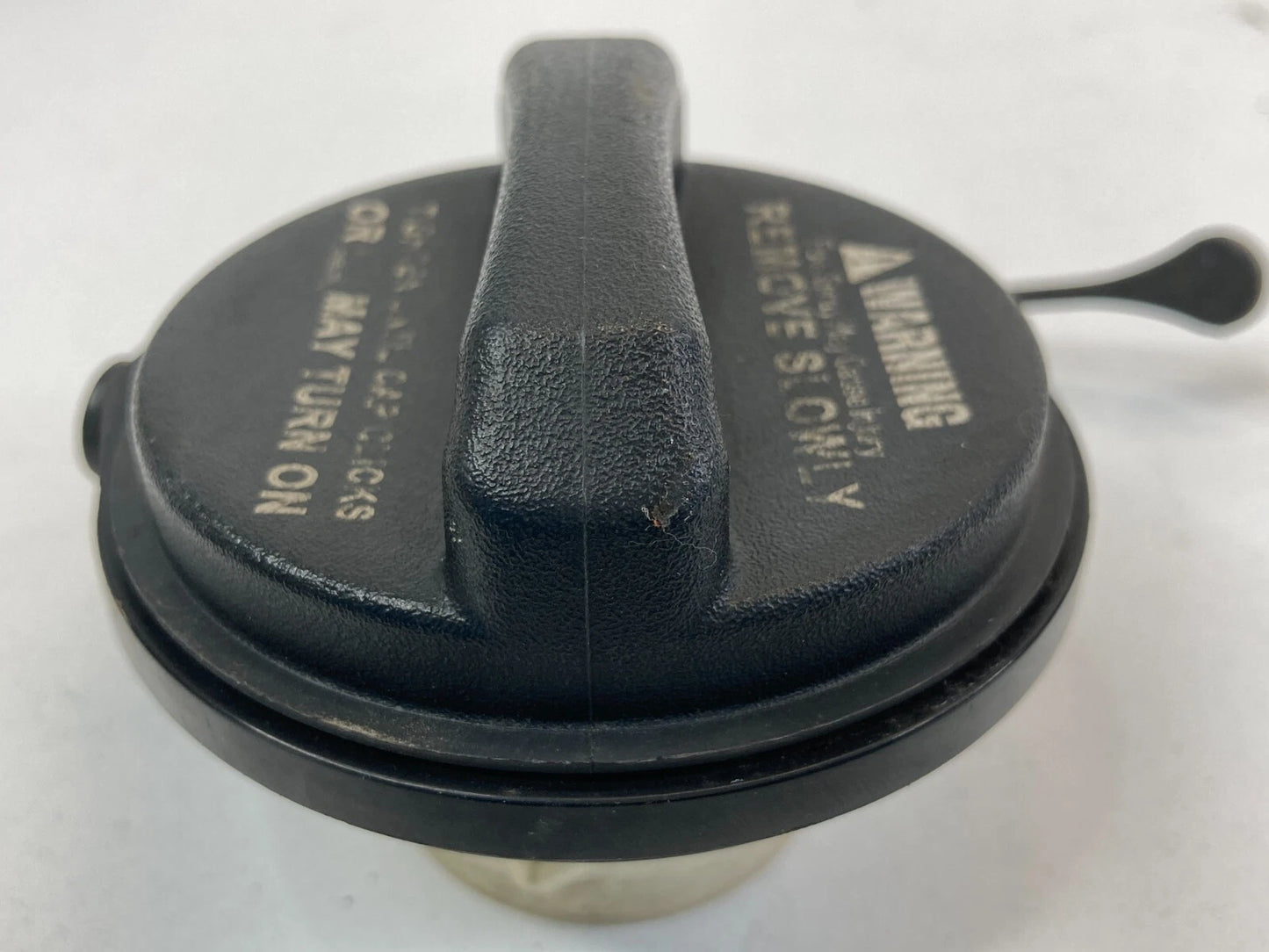 2005-2012 Kia Sedona 05-20 Optima 3.8L V6 Fuel Tank Filler Gas Cap Lid Cover OEM