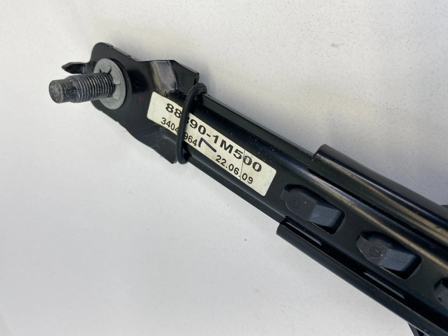 2010 KIA FORTE FRONT LEFT DRIVER SEAT BELT HEIGHT ADJUSTER 88890-1M500 OEM