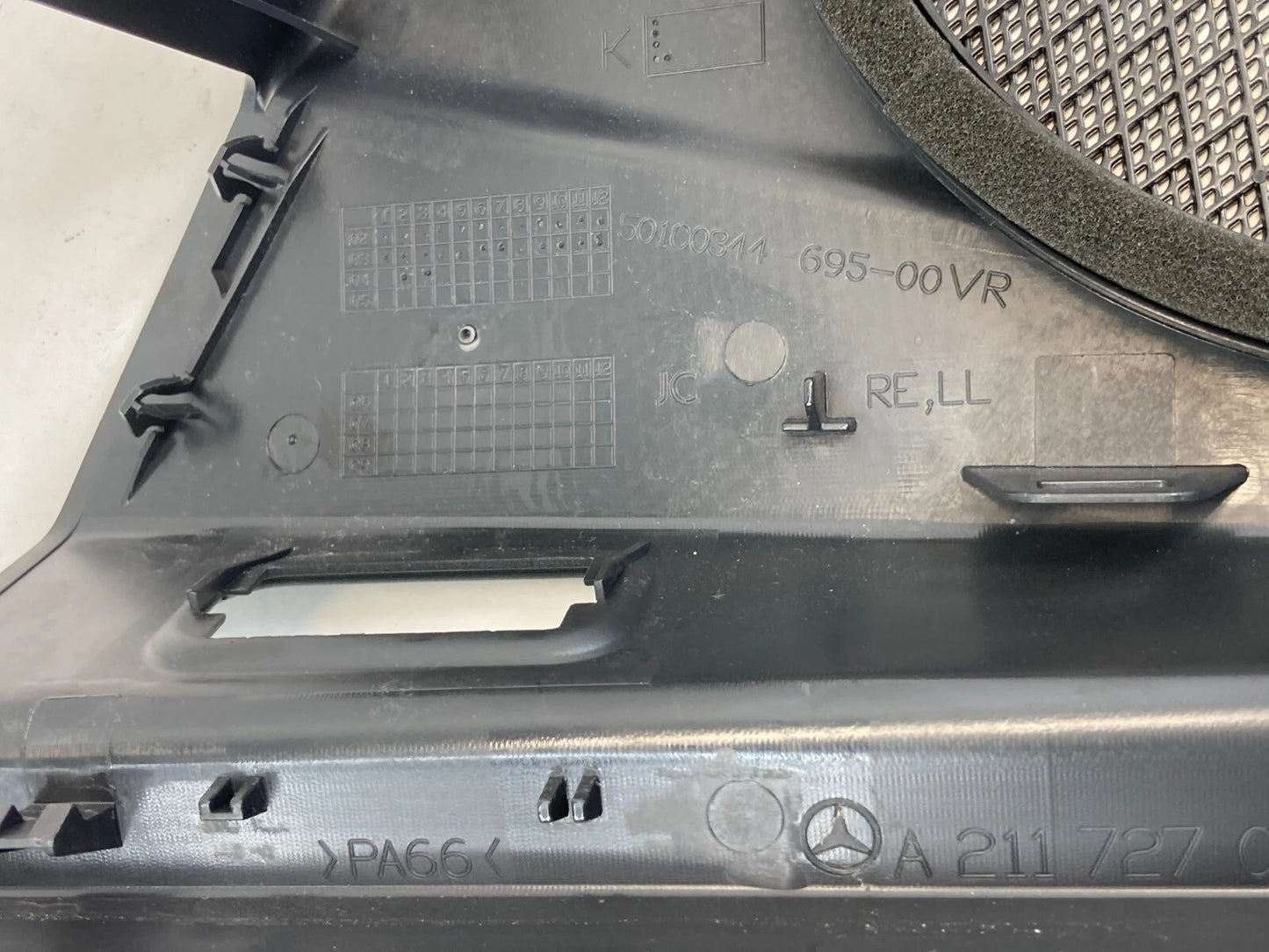 03-09 MERCEDES BENZ E350 FRONT RIGHT SIDE DOOR SPEAKER GRILLE COVER A2117270688