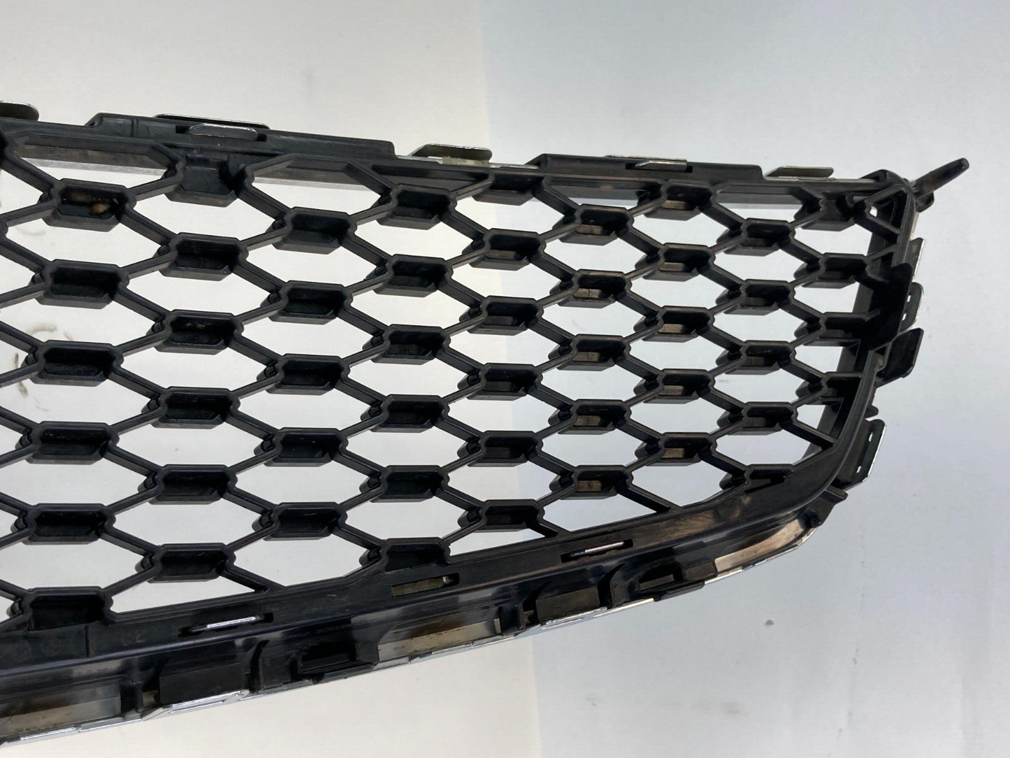 2010-2015 Chevrolet Equinox Front Bumper Lower Center Grill Grille 25798748 OEM