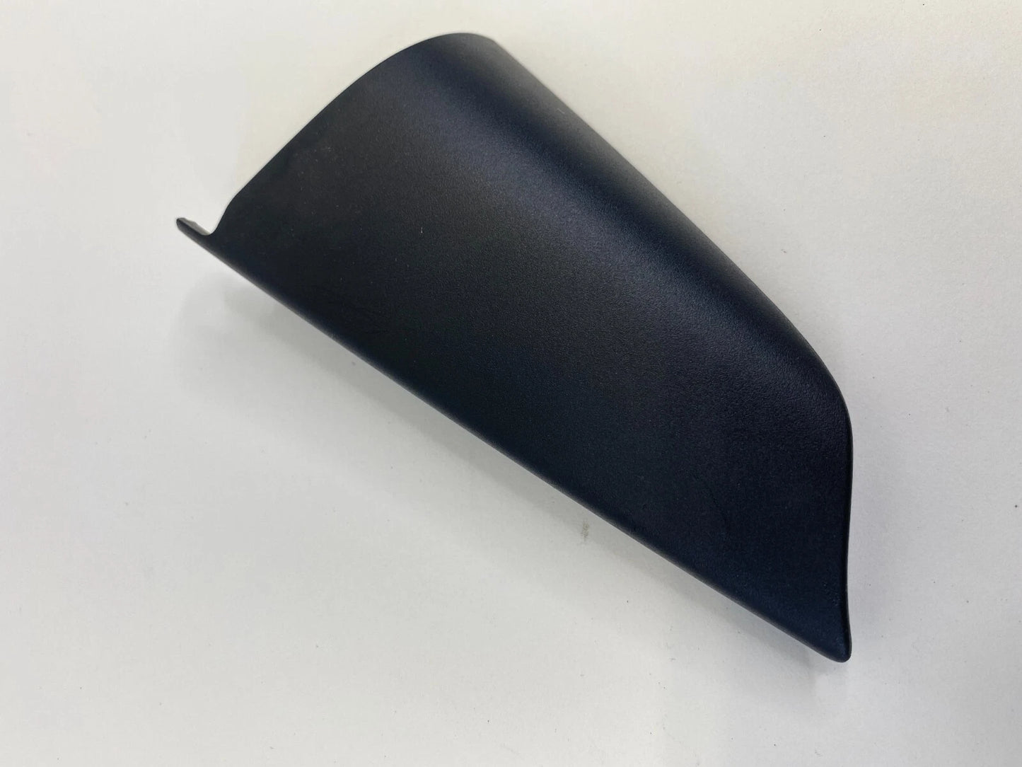 06-13 AUDI A3 FRONT RIGHT DOOR INTERIOR CORNER COVER TRIANGLE TRIM 8P4-857-506