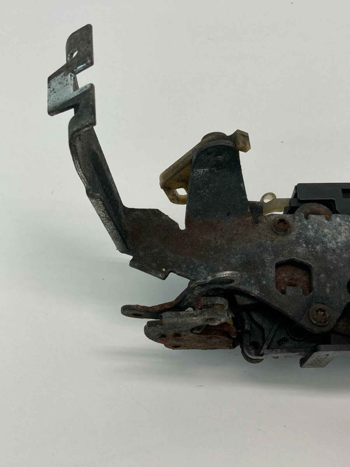 2004-2007 FORD FREESTAR MERCURY MONTEREY REAR LIFT GATE DOOR LATCH LOCK OEM