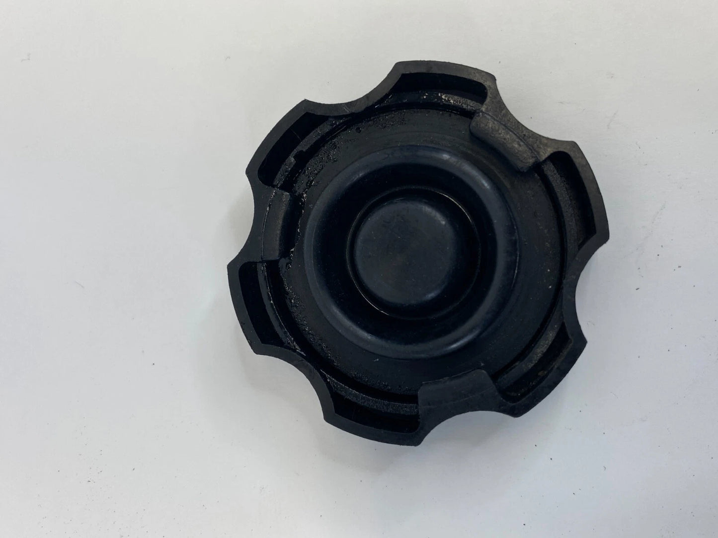 2007-2017 CHEVROLET EQUINOX 2.4L BRAKE MASTER CYLINDER RESERVOIR FLUID LID COVER