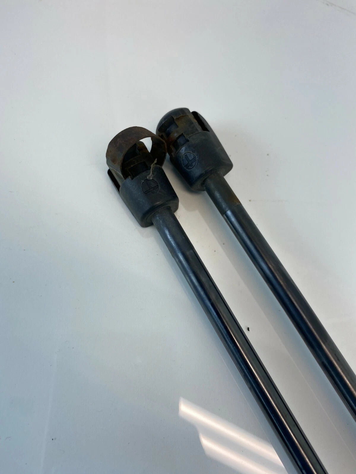 12-18 FORD FOCUS HATCH REAR TRUNK LIFT LEFT RIGHT STRUT SHOCK LIFT SUPPORT SET