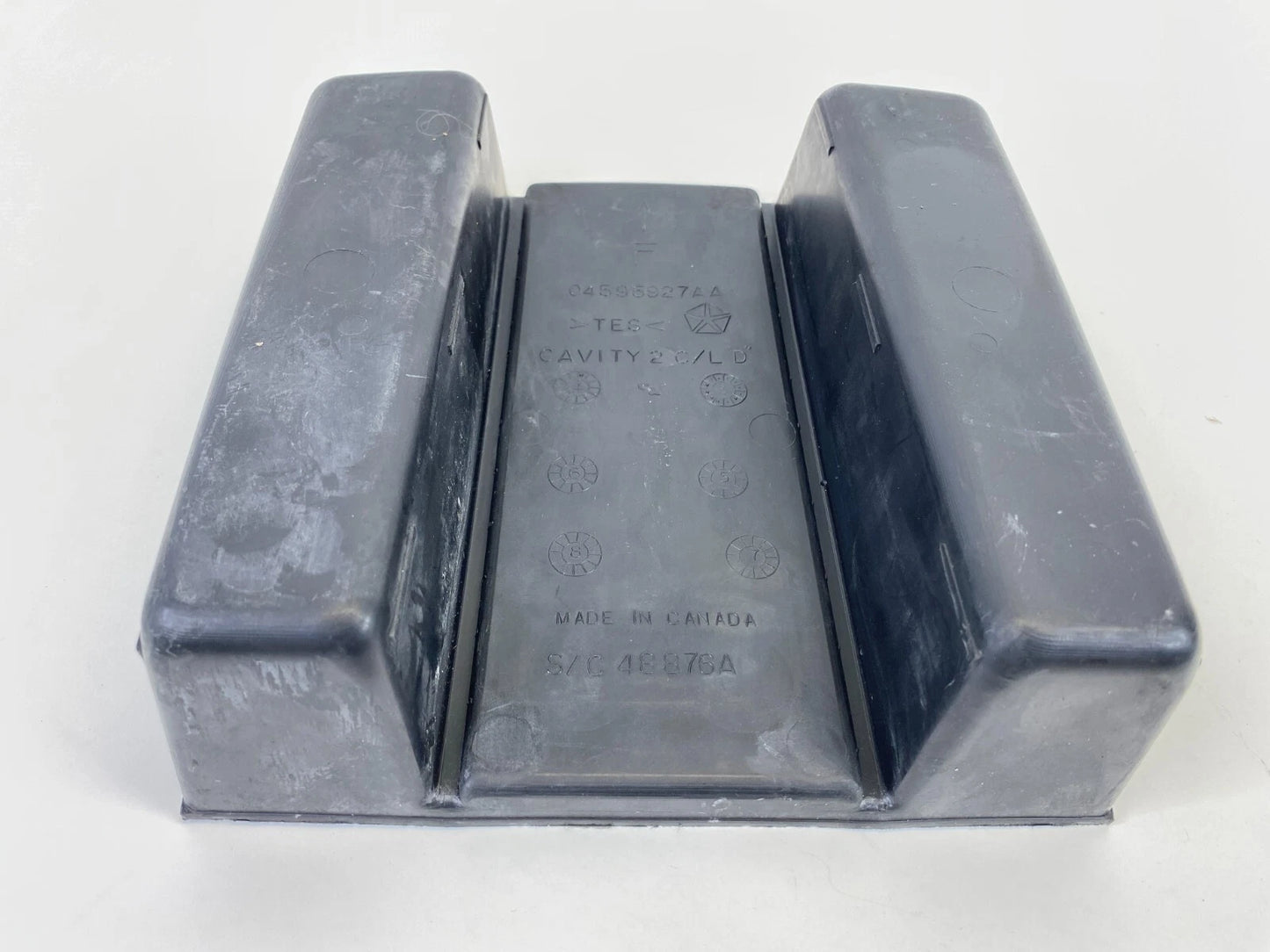 05-07 DODGE MAGNUM CENTER CONSOLE CUBBY INSERT RUBBER MAT LINER 04595927AA OEM