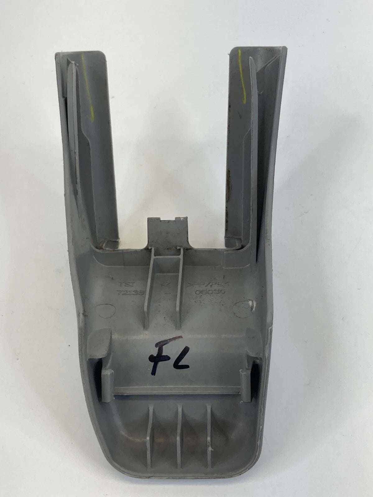 07-11 TOYOTA CAMRY FRONT LEFT SIDE SEAT RAIL TRACK END COVER TRIM 72138-06030