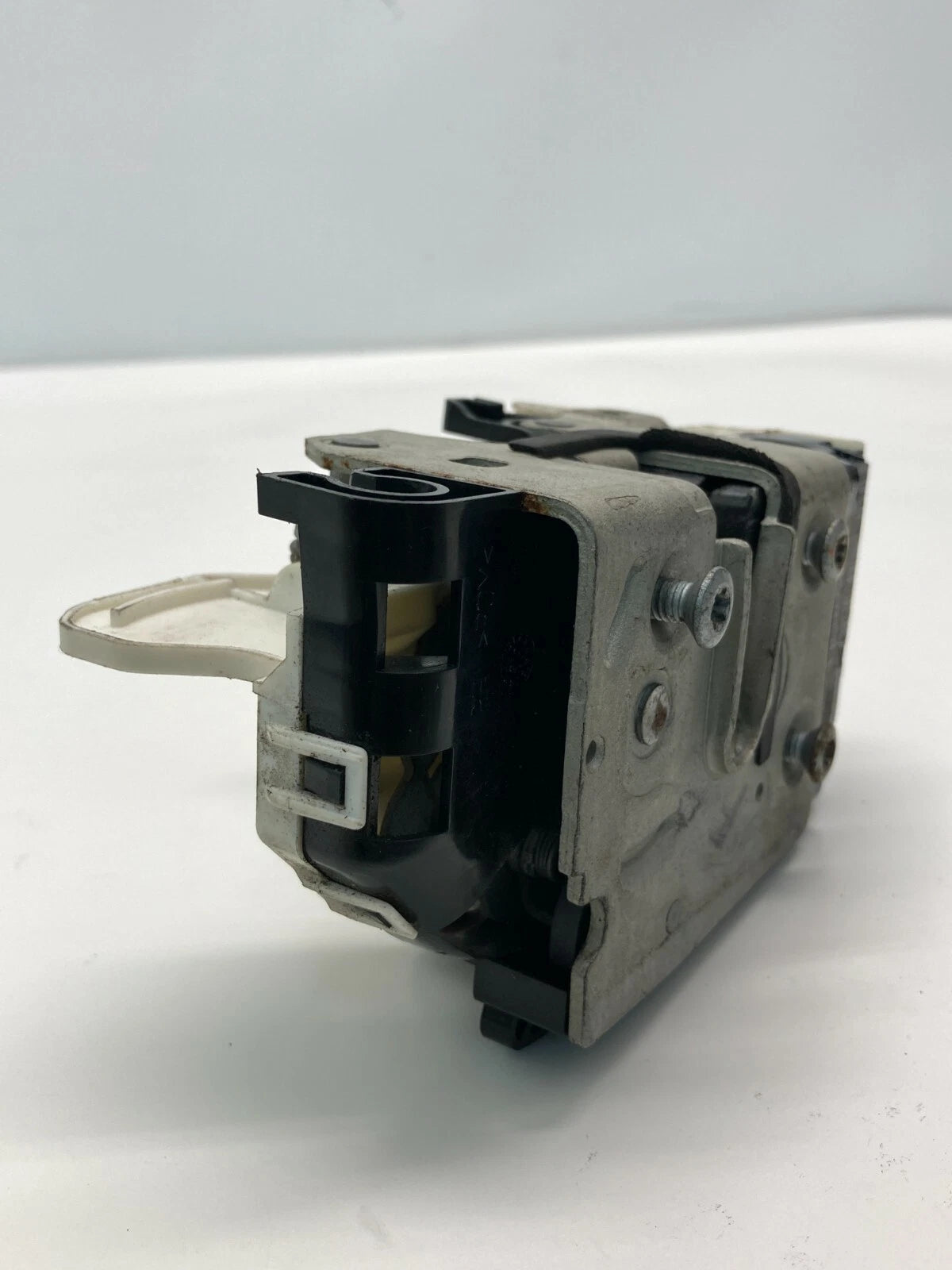 07-11 JEEP COMPASS 07-10 PATRIOT 07-09 CALIBER FRONT RIGHT SIDE DOOR LOCK LATCH