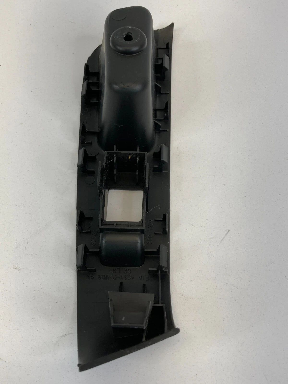 09-14 NISSAN CUBE REAR LEFT DRIVER DOOR WINDOW SWITCH COVER TRIM OEM 829611FA0A