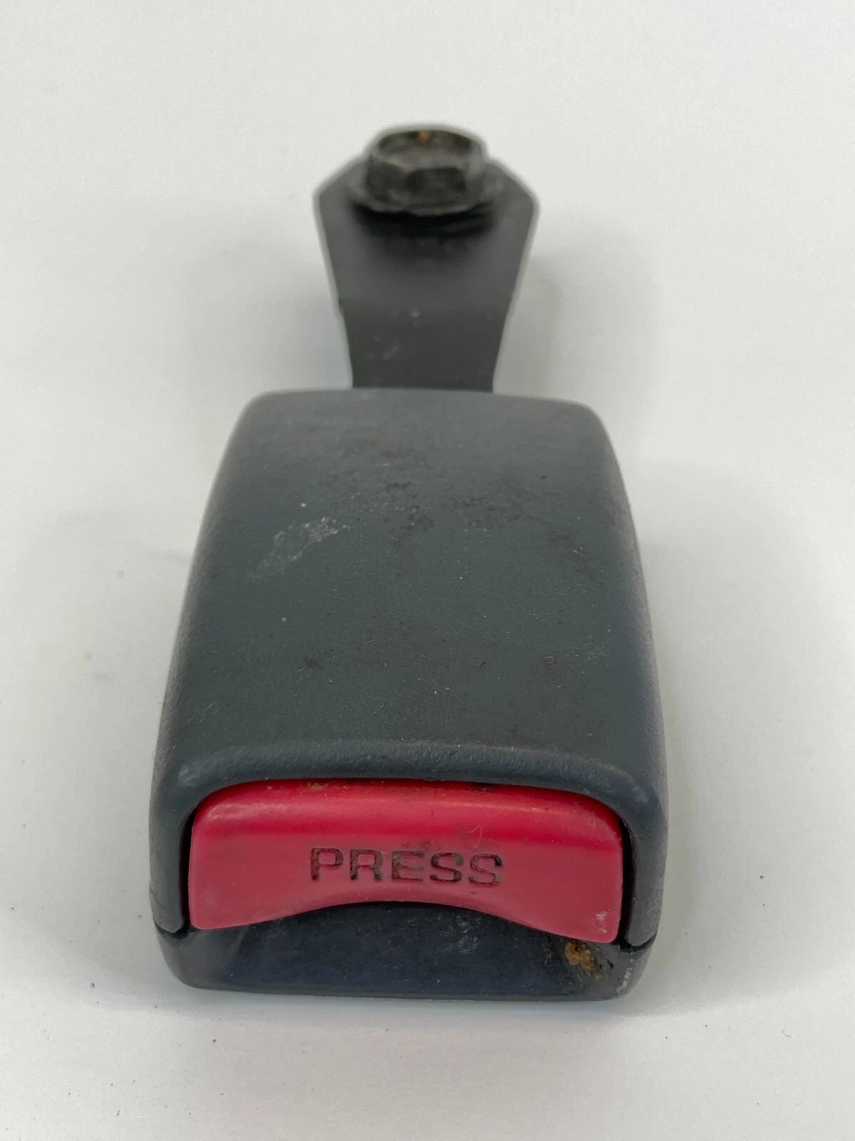 2000-2004 MITSUBISHI MONTERO SPORT FRONT RIGHT PASSENGER SIDE SEAT BELT BUCKLE