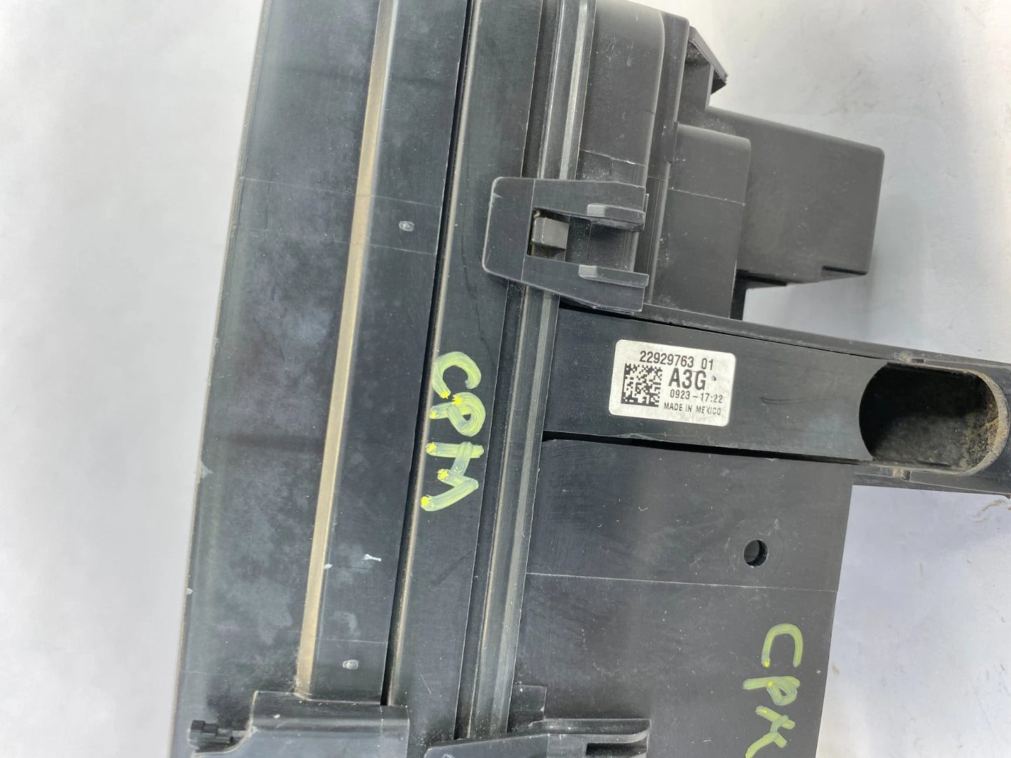 13-16 GMC TERRAIN EQUINOX 2.4L ENGINE FUSE BOX RELAY JUNCTION BLOCK 22929763 OEM