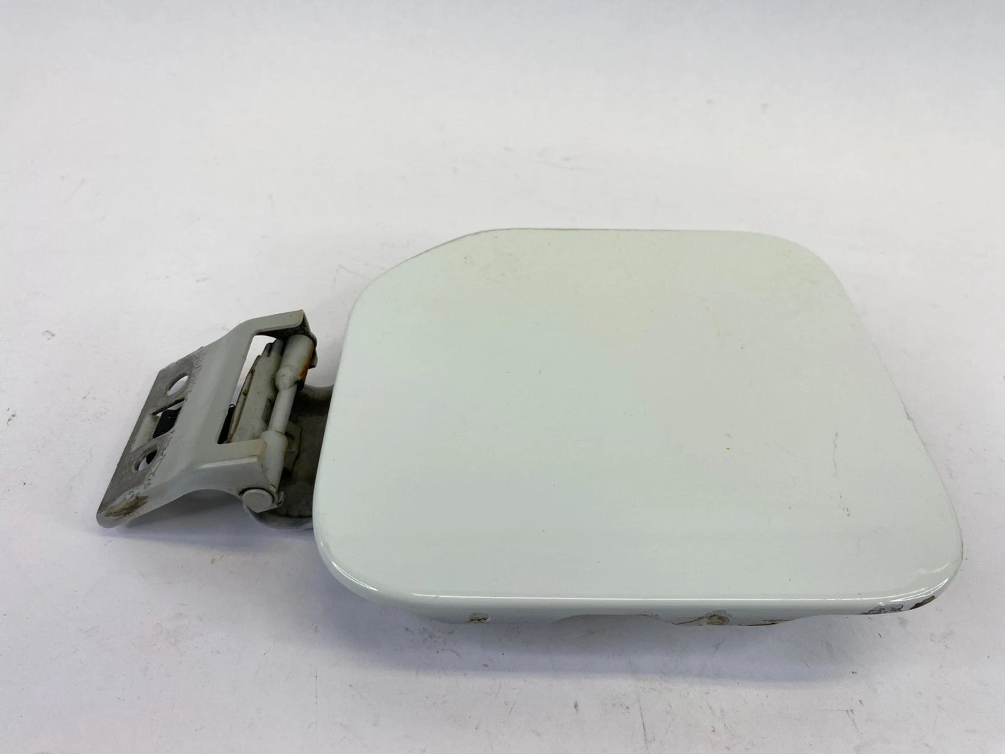 1998-2002 ISUZU TROOPER GAS FUEL TANK FILLER DOOR LID FLAP COVER WHITE OEM