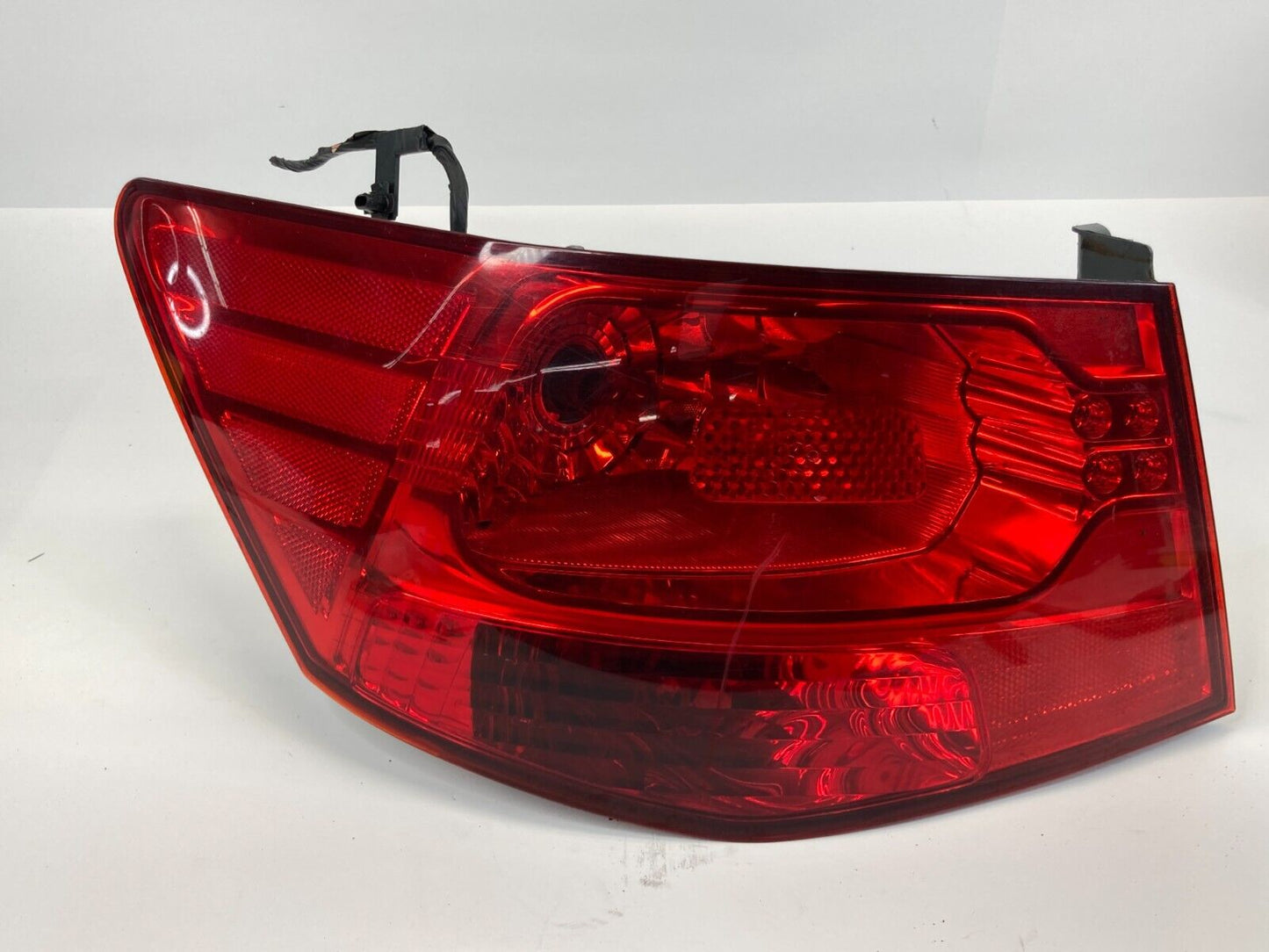 2010-2013 Kia Forte Sedan Rear Left Driver Tail Lamp Light Outer Taillight Lamp