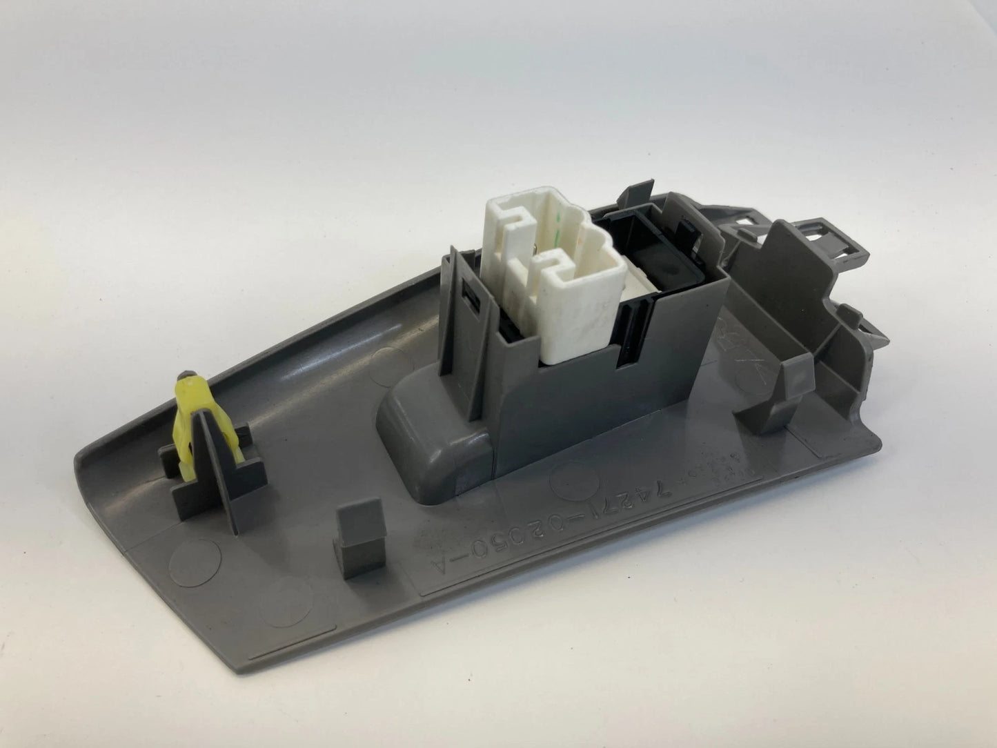 03-08 TOYOTA COROLLA REAR RIGHT DOOR WINDOW SWITCH W/BEZEL 7427102050A OEM