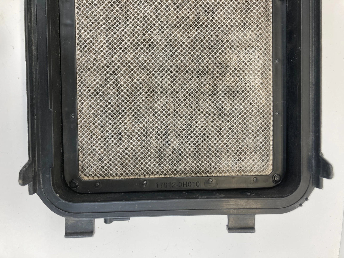 2005 2006 TOYOTA SIENNA 3.3L AIR CLEANER FILTER BOX UPPER COVER 17705-0A190 OEM