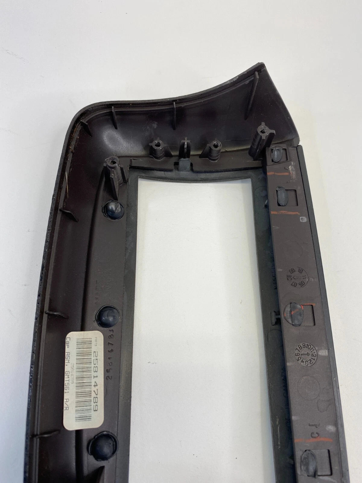 2008-2012 BUICK ENCLAVE REAR CENTER CONSOLE FLOOR TRIM BEZEL ASSEMBLY 25814789