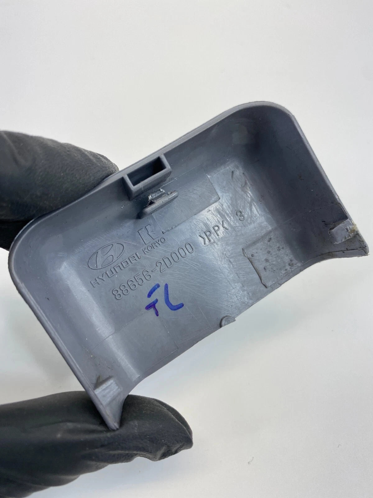 2001-2006 HYUNDAI ELANTRA FRONT LEFT SIDE SEAT BOLT COVER TRIM 88656-2D000 OEM