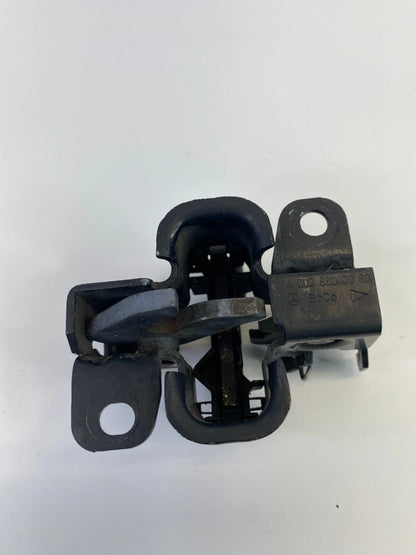 2003-2006 MERCEDES-BENZ E500 FRONT HOOD SIDE LOCK LATCH STRIKER A203-880-00-60