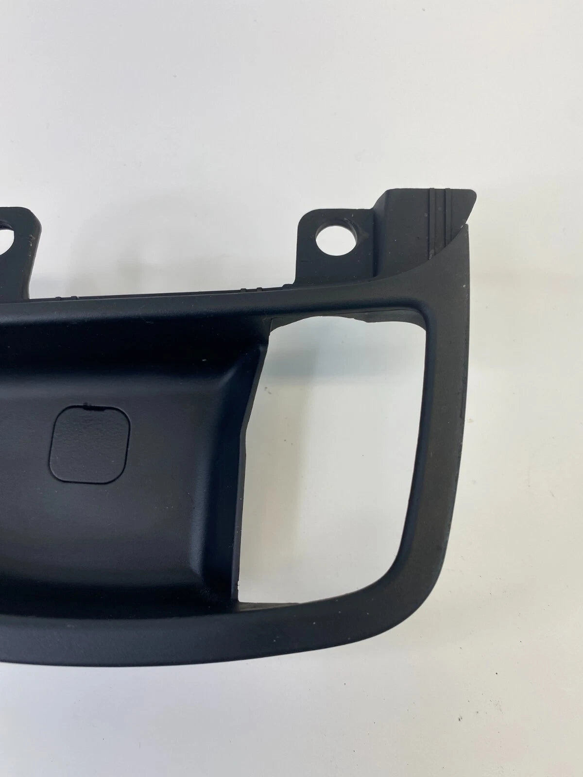 11-16 HYUNDAI ELANTRA REAR RIGHT SIDE INSIDE DOOR HANDLE BEZEL 83621-MD100 OEM