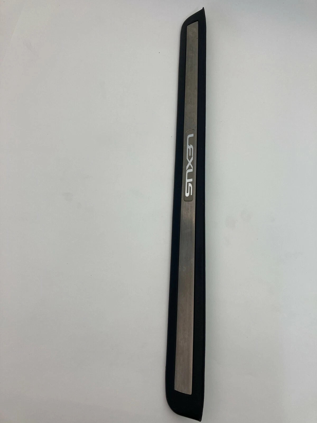1998-2005 LEXUS GS300 FRONT RIGHT DOOR SILL SCUFF PLATE MOULDING TRIM 6791130100