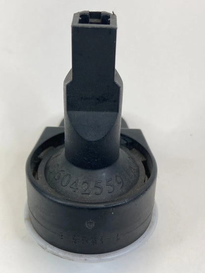 99-07 JEEP GRAND CHEROKEE UNDER DASH DASHBOARD COURTESY LIGHT LAMP 56042559AA