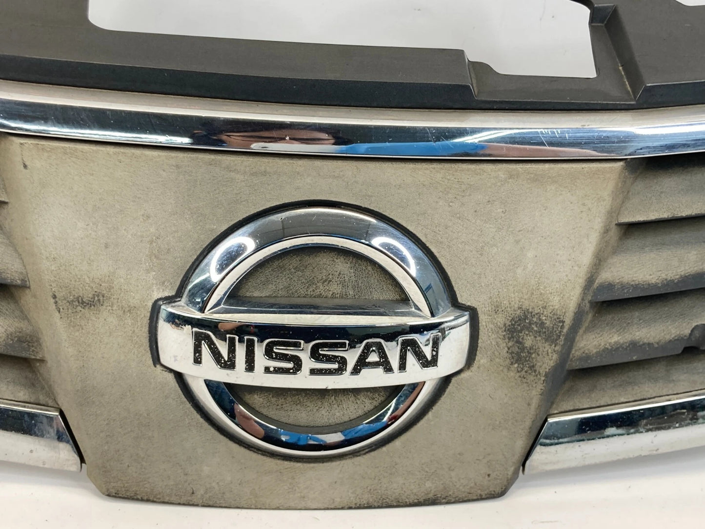 2007-2009 NISSAN VERSA HATCHBACK FRONT UPPER GRILL GRILLE CHROME 62310-EM30A OEM