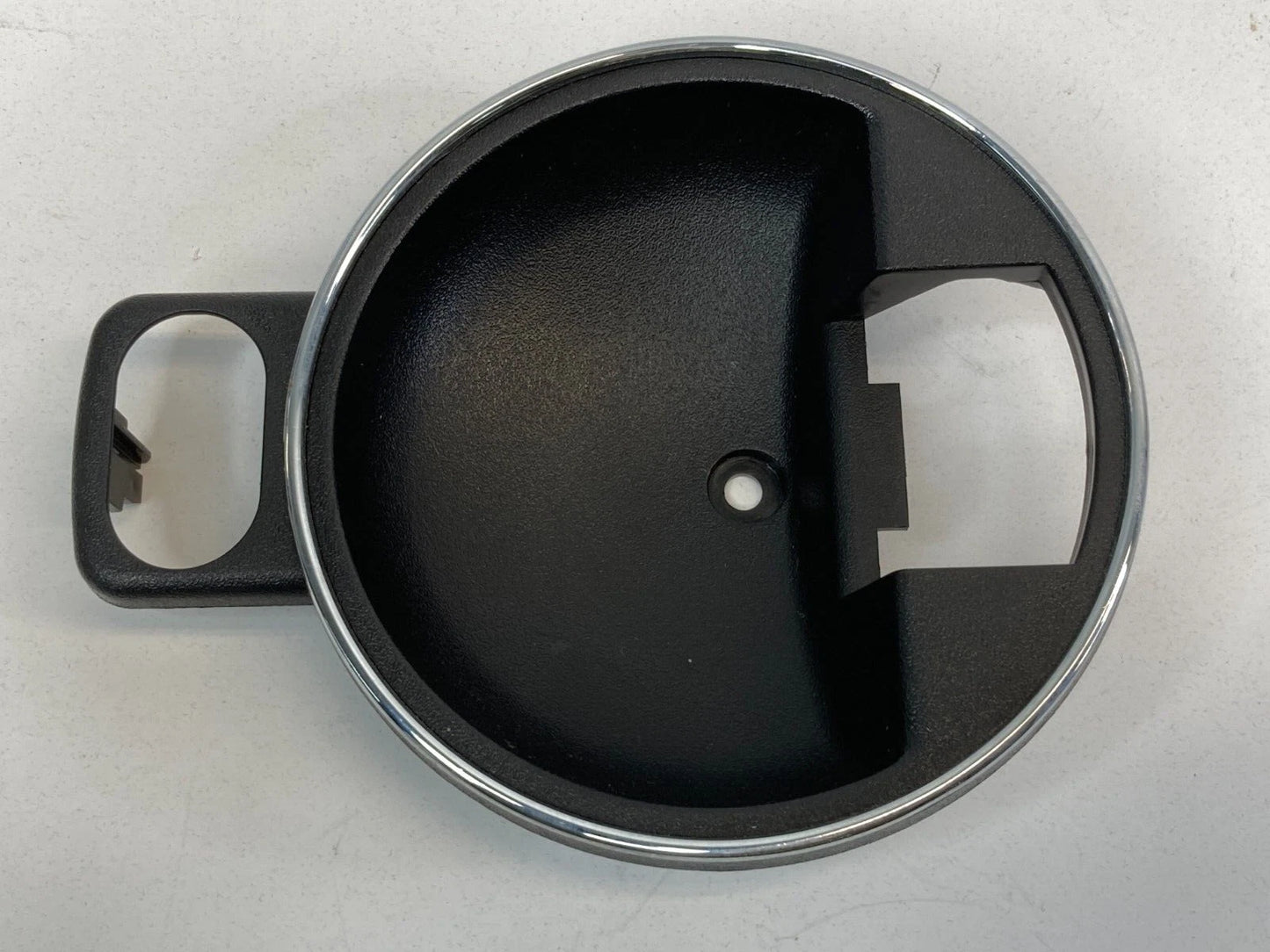 06-09 PONTIAC TORRENT FRONT RIGHT INNER DOOR HANDLE BEZEL TRIM OEM M831400001