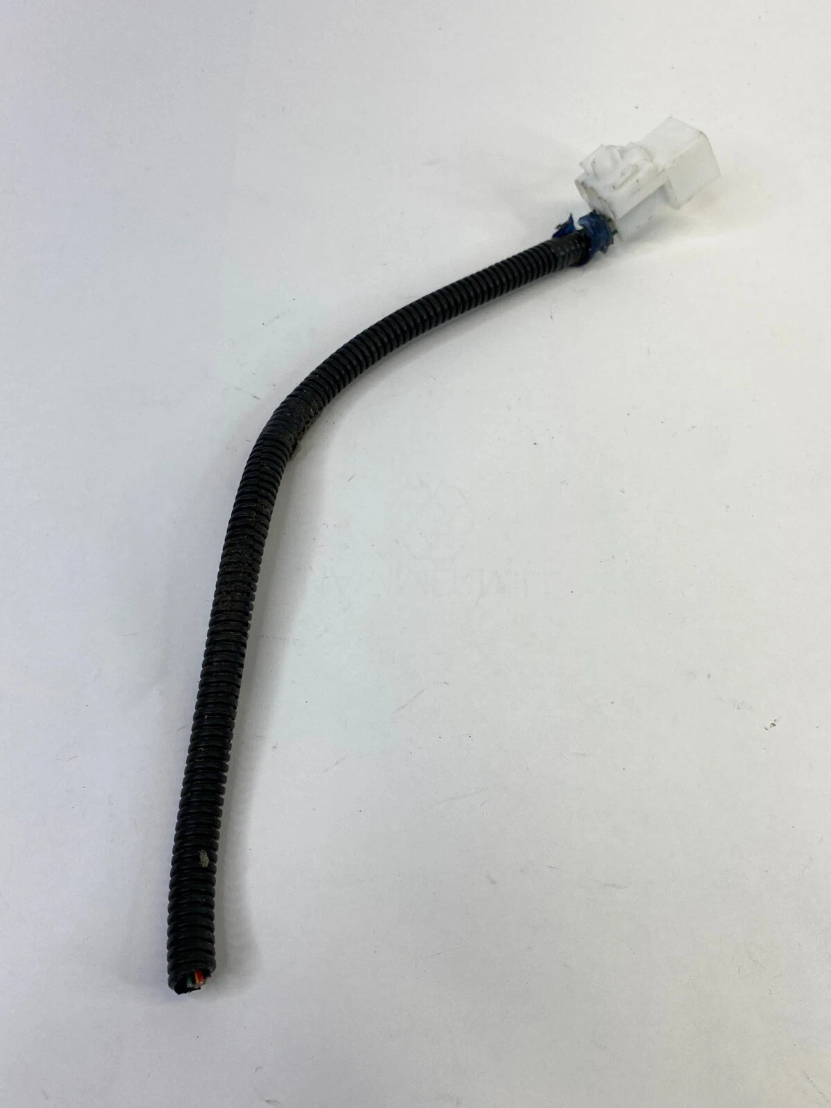 2004 2005 2006 MAZDA MPV REAR RIGHT SIDE TAIL LIGHT TAILLIGHT WIRE CONNECTOR OEM