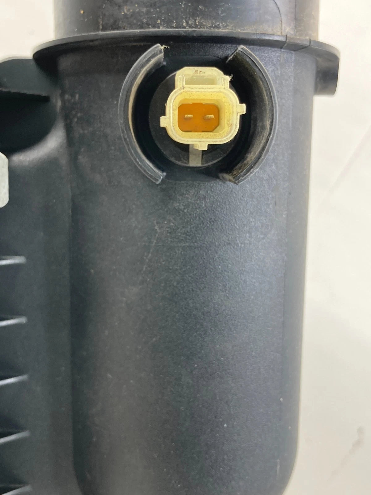 2013-2019 FORD INTERCEPTOR UTILITY AIR INTAKE CLEANER FILTER BOX AA53-9C662-CE