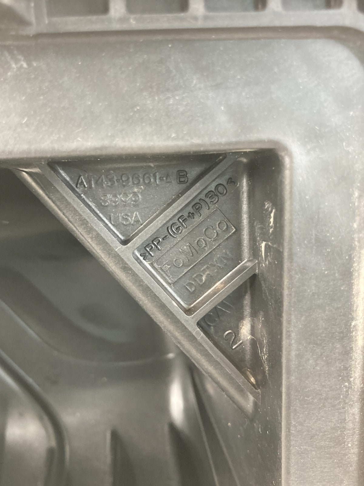 2011-2014 Ford Edge 3.5L Air Intake Cleaner Box Cover w/ MAF AT43-9661-AB OEM