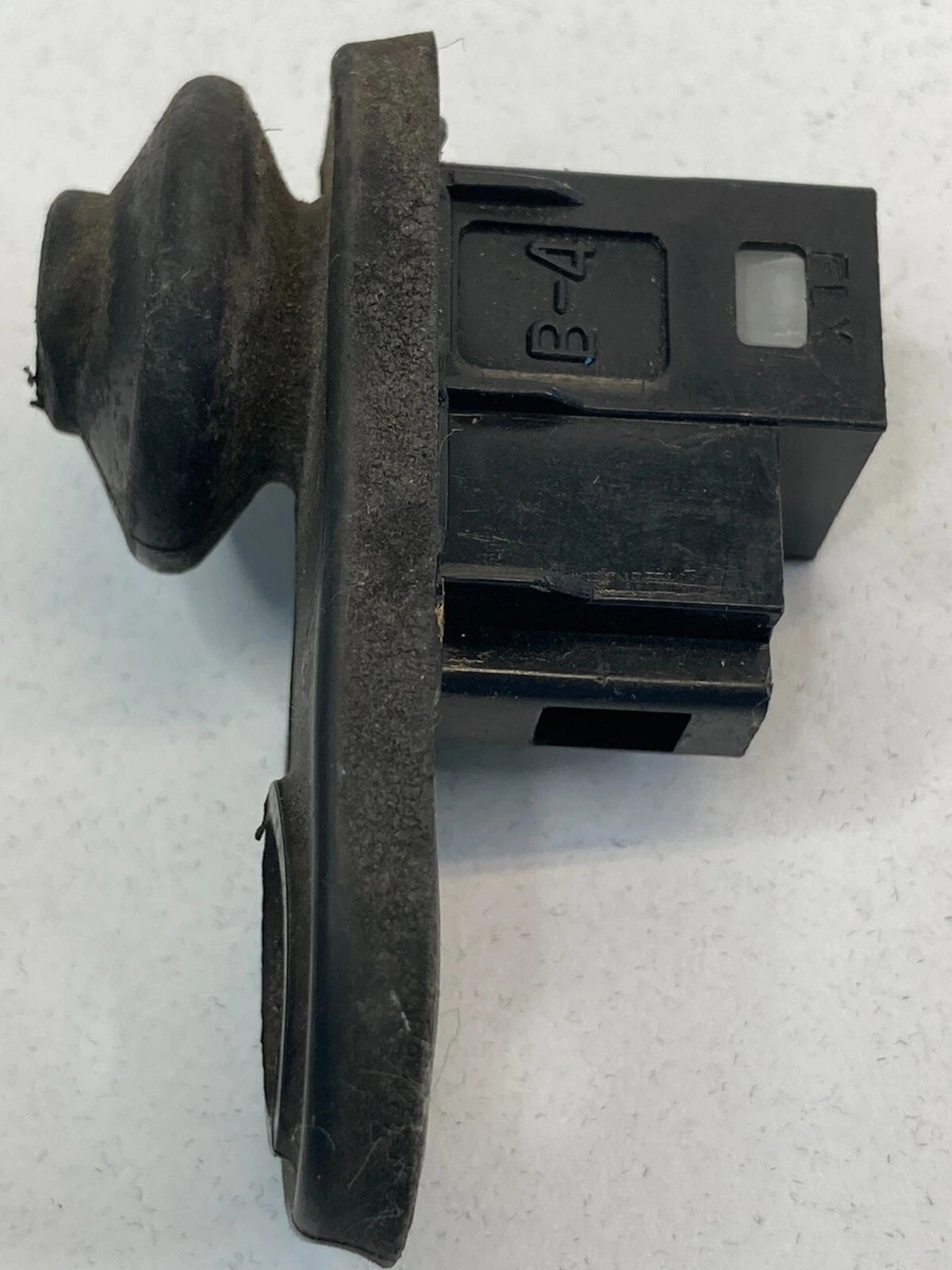 2006-2012 2014 KIA SEDONA REAR LEFT DOOR JAMB AJAR BUTTON SWITCH 93560-3B100 OEM