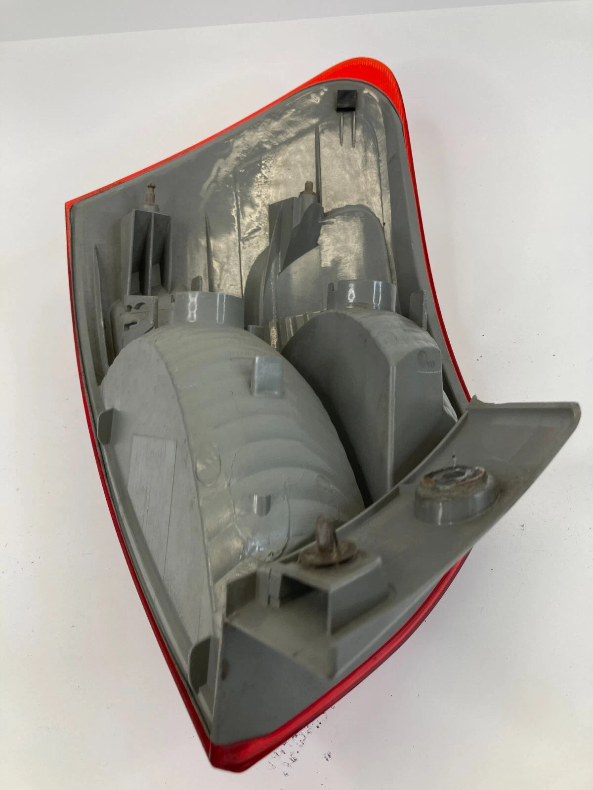 08-13 NISSAN ROGUE RIGHT PASSENGER OUTER TAILLIGHT LAMP NON-LED VERSION OEM