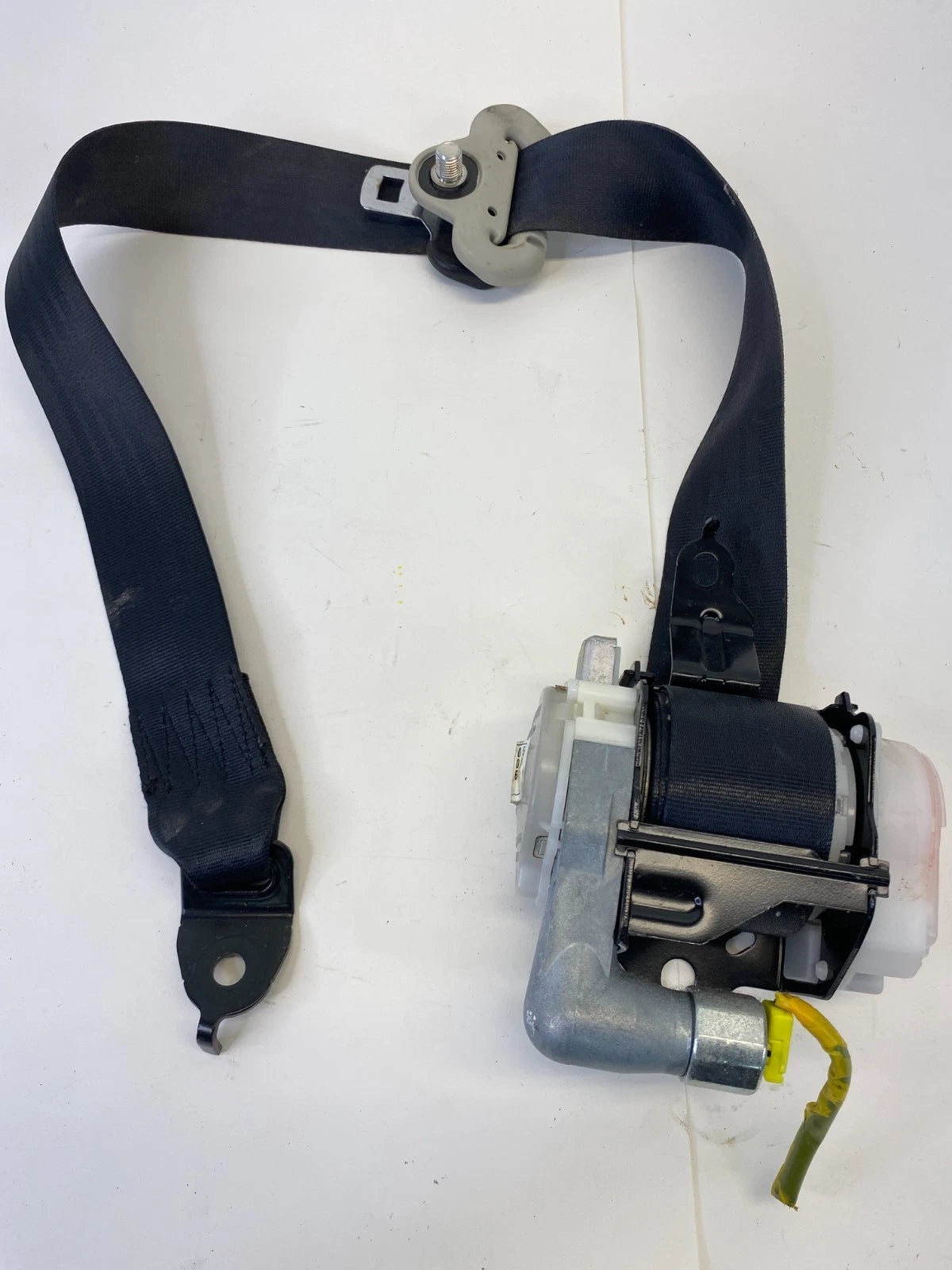 2010-2013 MAZDA 3 SEDAN FRONT RIGHT PASSENGER SIDE SEAT BELT RETRACTOR ASSY OEM