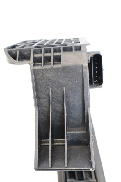 10-16 MERCEDES E350 E250 THROTTLE ACCELERATOR GAS PEDAL ASSEMBLY A2043000004