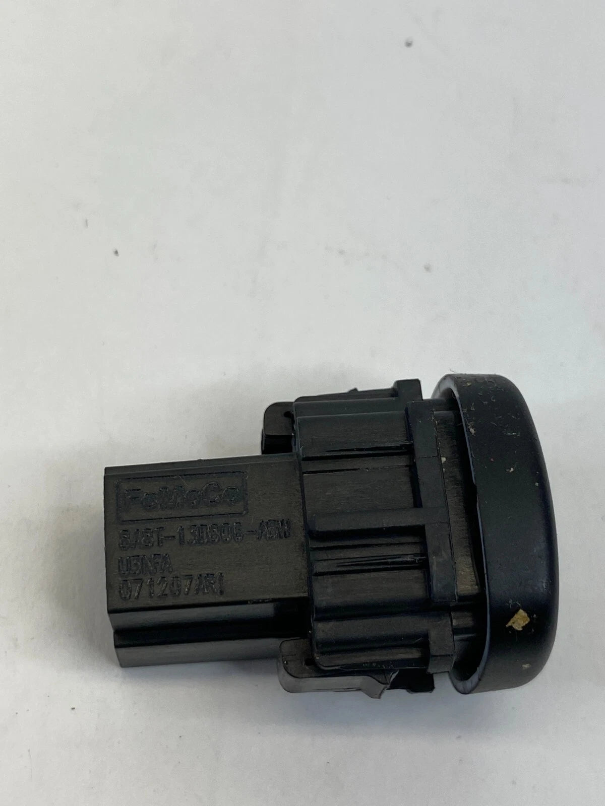 08-11 FORD ESCAPE AMBIENT COURTESY LIGHT CONTROL SWITCH BUTTON 8A8T-13D806-ABW