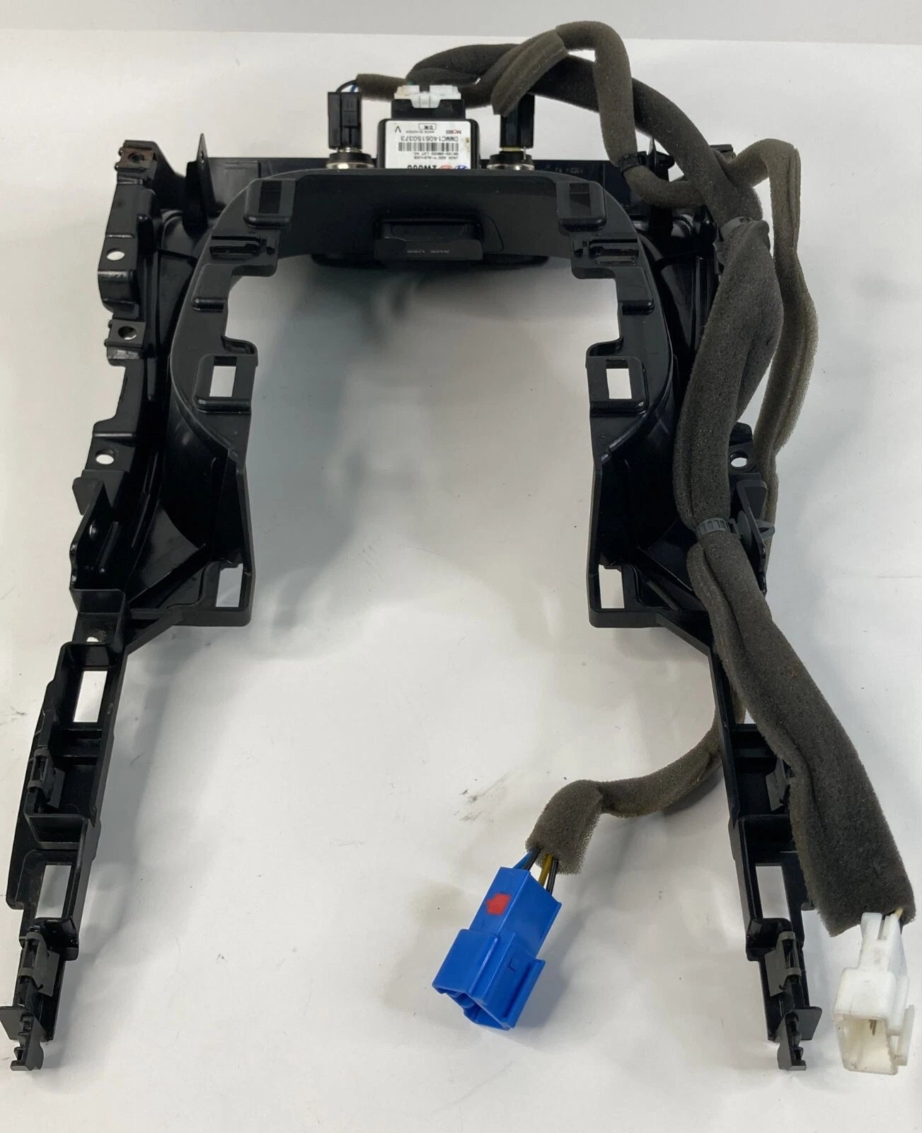 2013-2016 HYUNDAI SANTA FE FRONT CENTER CONSOLE OUTLET BEZEL 84613-2W101 OEM