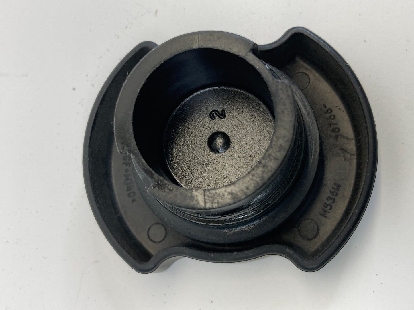 2006-2012 Ford Fusion Engine Oil Filler Fluid Reservoir Tank Cap Cover M536M OEM