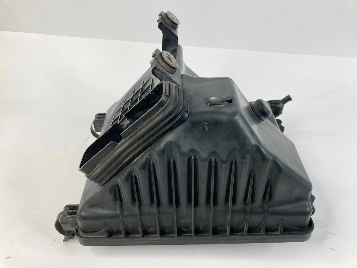 2011-2014 HYUNDAI SONATA AIR INTAKE LOWER COVER FRONT OEM FACTORY 28112-3Q100