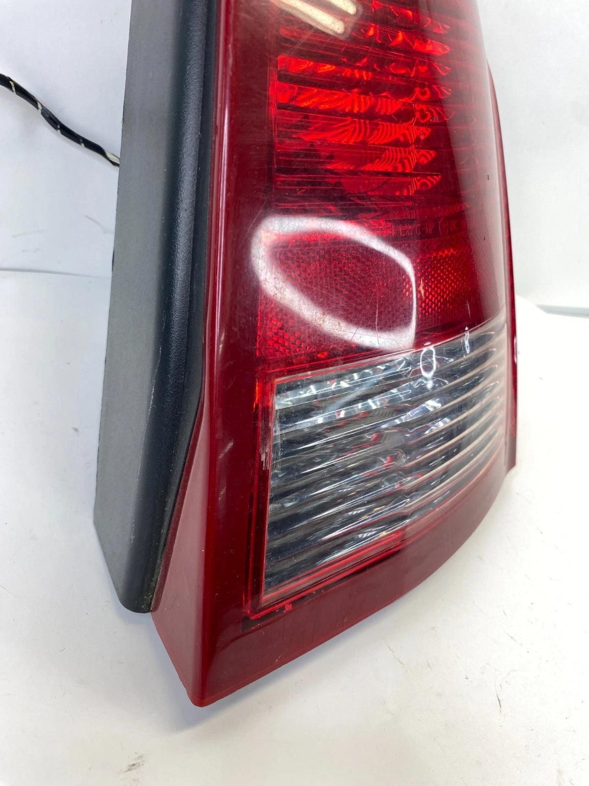 2005-2007 CHRYSLER 300 SEDAN REAR RIGHT PASSENGER TAIL LIGHT LAMP TAILLIGHT OEM