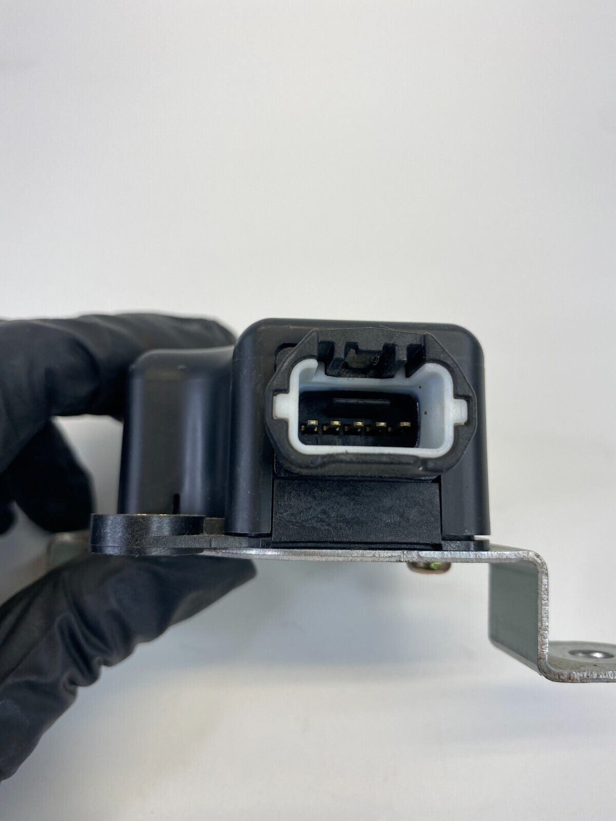 2002-2004 Nissan Pathfinder Vehicle Yaw ABS Stability Control Sensor 47930-4W201