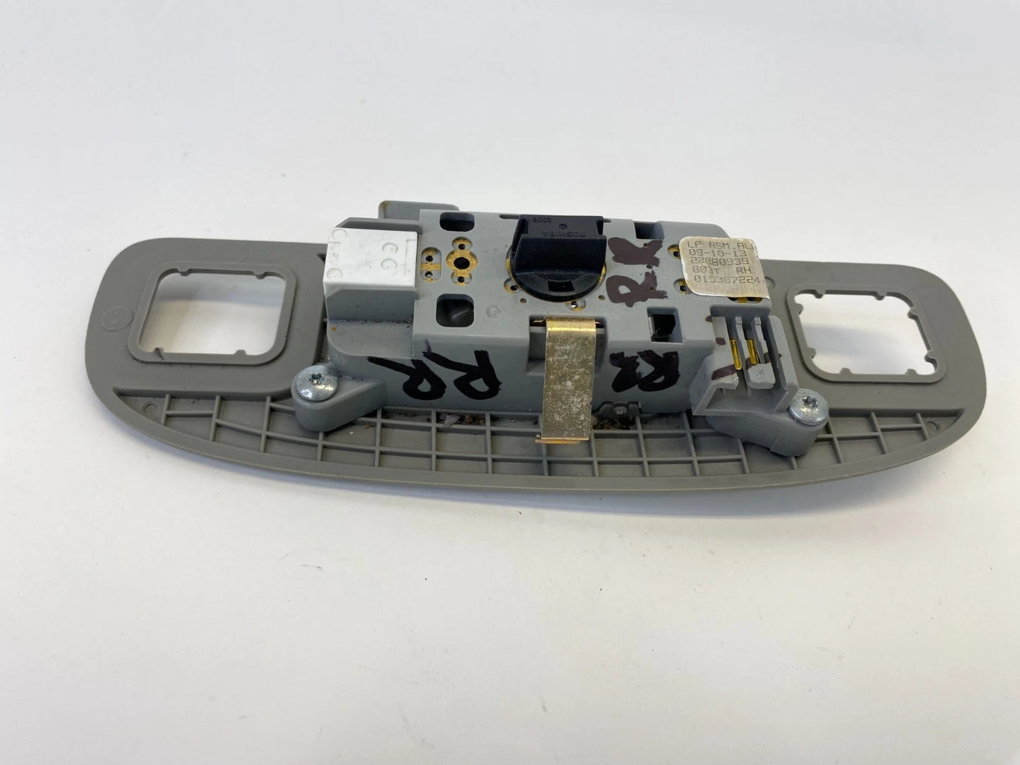 2013-2018 CADILLAC ATS REAR RIGHT SIDE INTERIOR OVERHEAD DOME LAMP OEM