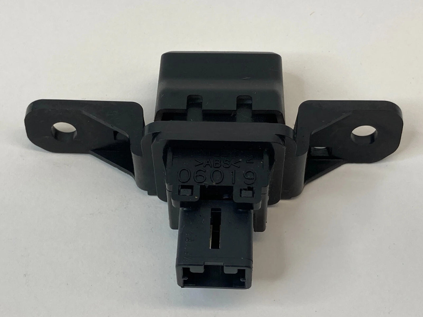 2007-2013 NISSAN ALTIMA HAZARD EMERGENCY WARNING LIGHT BUTTON SWITCH ASSEMBLY