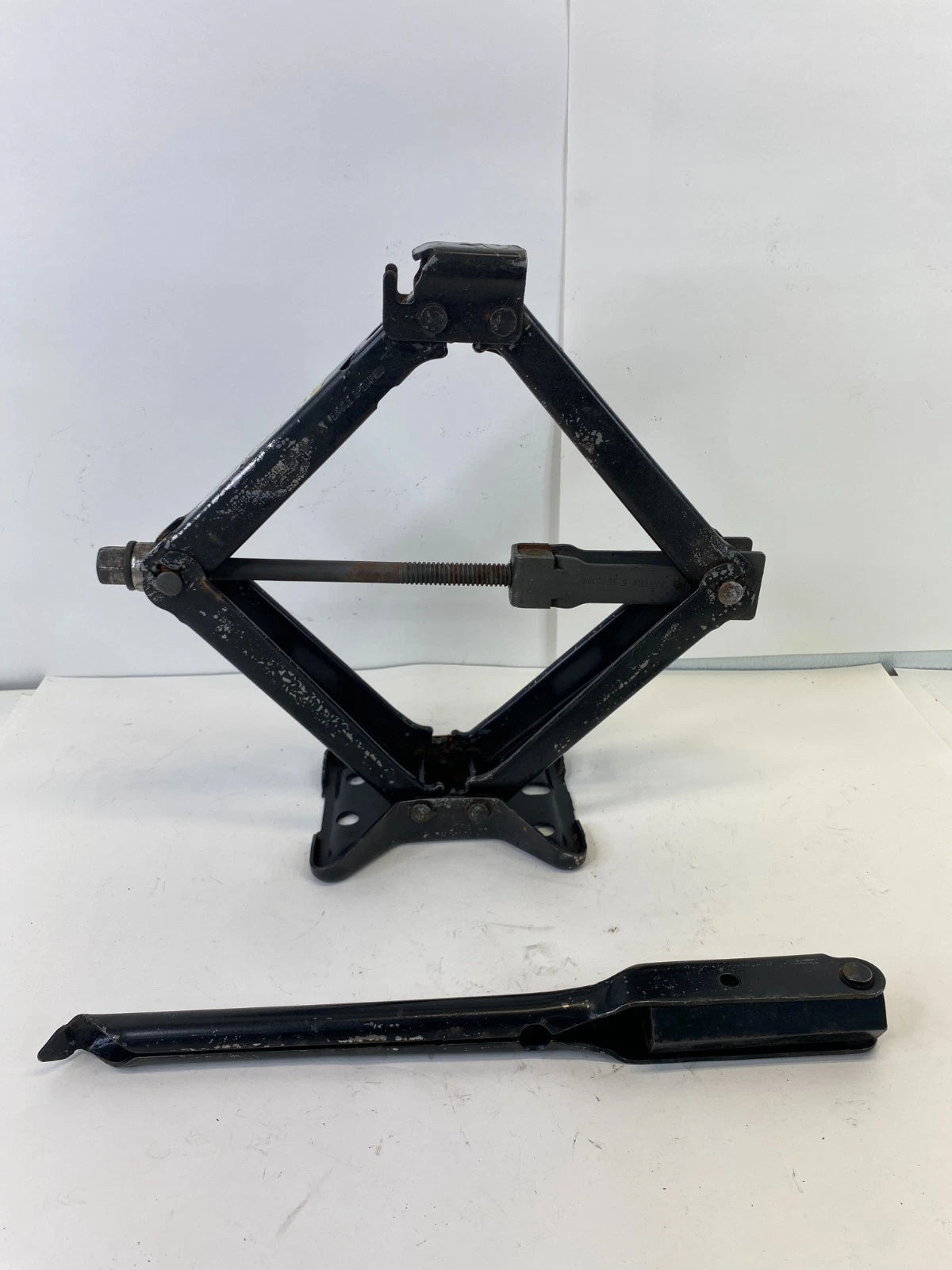 2003-2007 CADILLAC CTS SPARE TIRE JACK LUG WRENCH TOOL KIT CARRIER 25742390 OEM