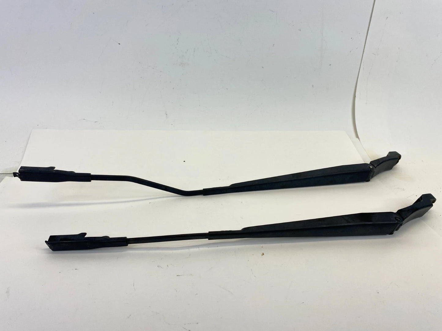 10-19 FORD TAURUS FRONT LEFT & RIGHT WINDSHIELD WIPER ARM PAIR SET W000001311