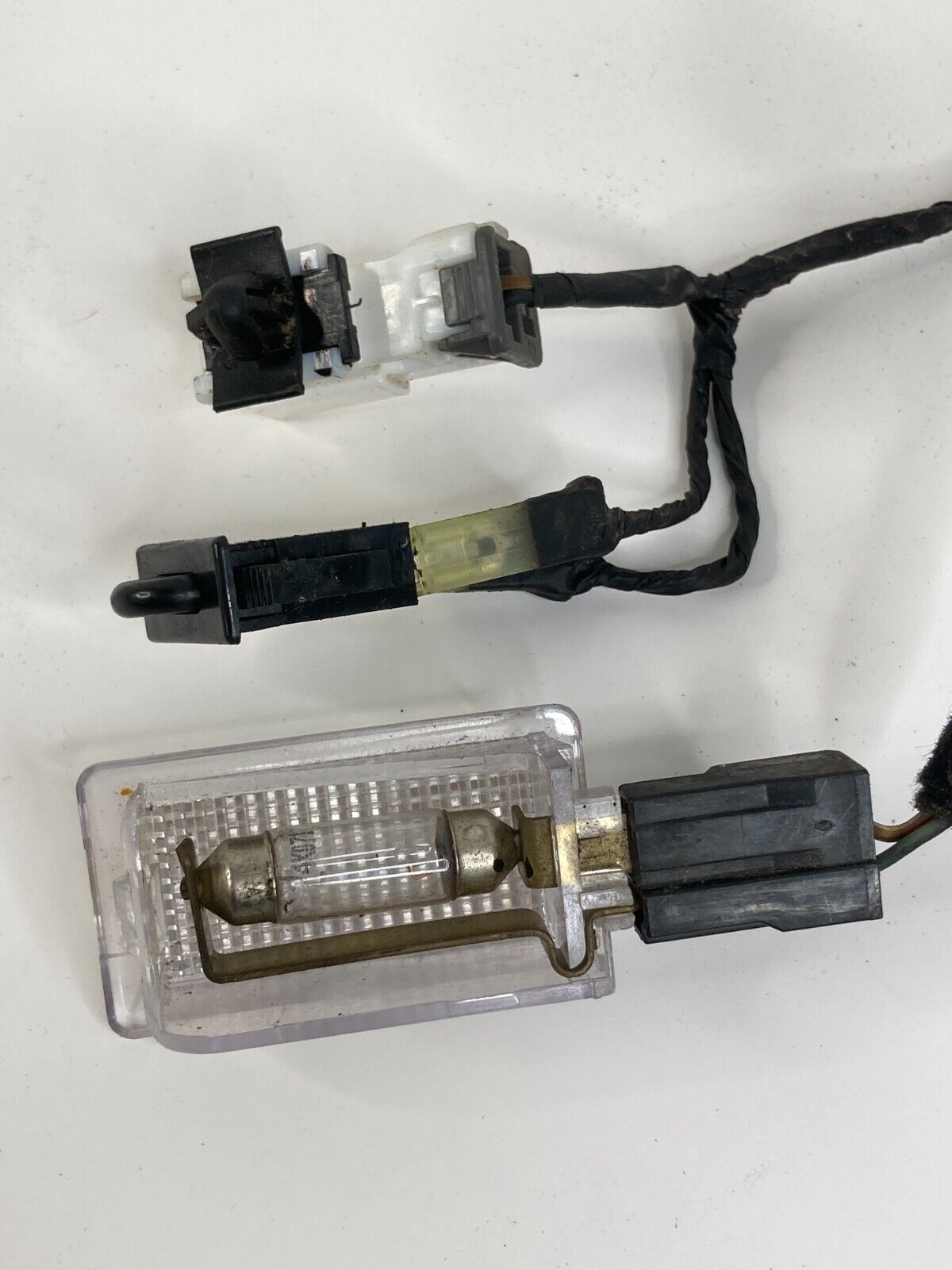 2001-2005 Hyundai Sonata Dash Interior Glove Box Light Lamp w/ Harness & Switch