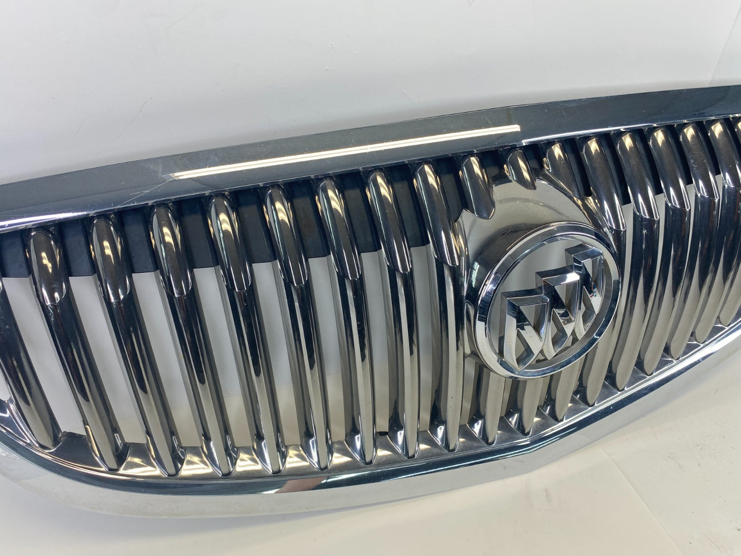 2008-2012 Buick Enclave Front Upper Bumper Center Grill Grille 20828544 OEM