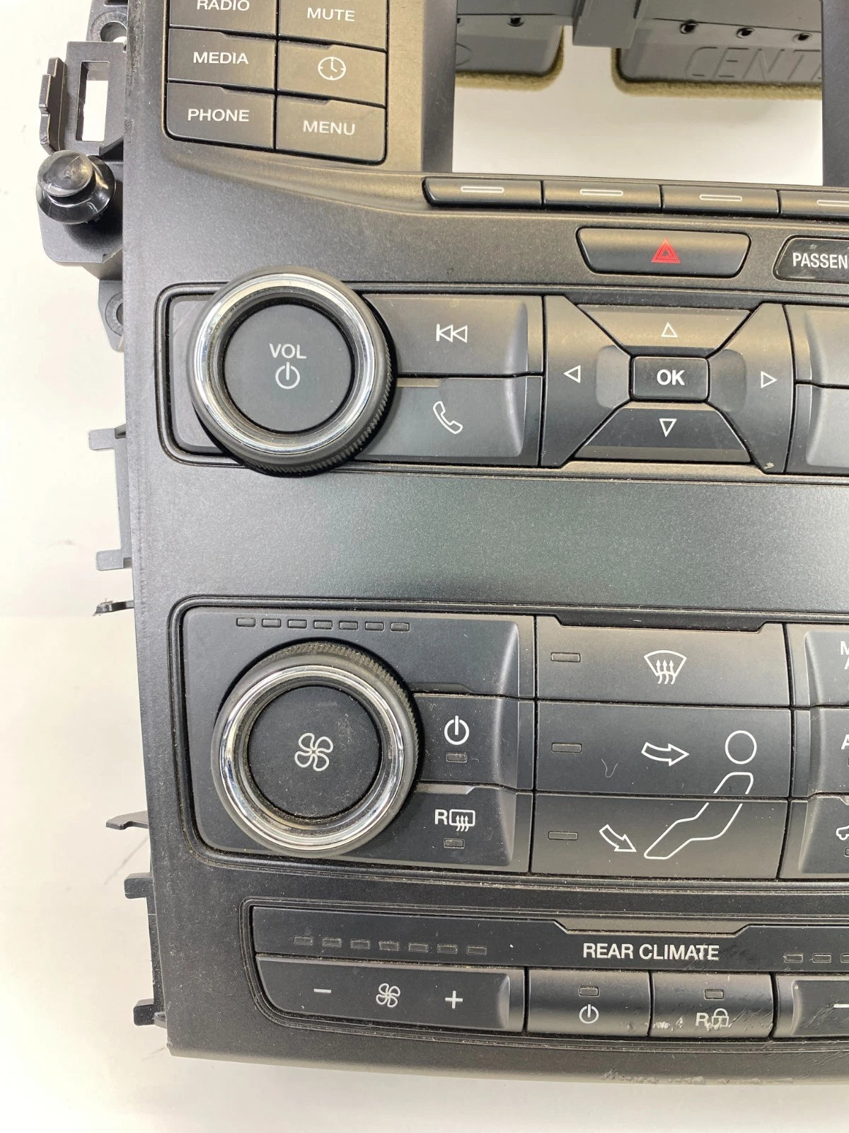 18 19 FORD EXPLORER CLIMATE CONTROL & RADIO TRIM BEZEL W/AIR VENT JB5T-18A802-LB